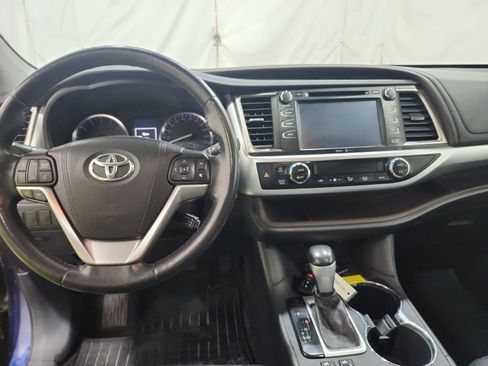 Used 2015 Toyota Highlander XLE AWD/4WD image 10