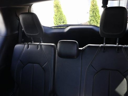 Used 2024 Chrysler Pacifica Limited FWD image 18