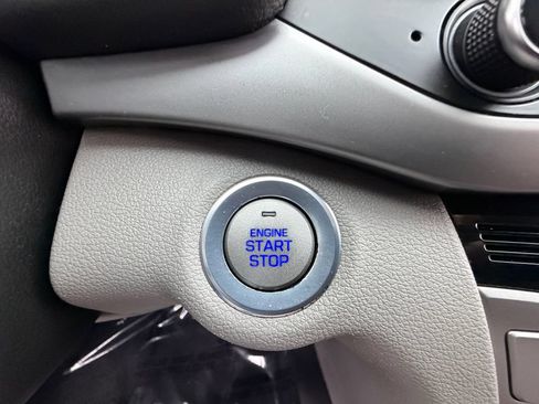 Used 2018 Hyundai Elantra Value Edition FWD image 25