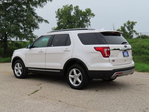 Used 2016 Ford Explorer XLT w/ Equipment Group 201A AWD/4WD image 23