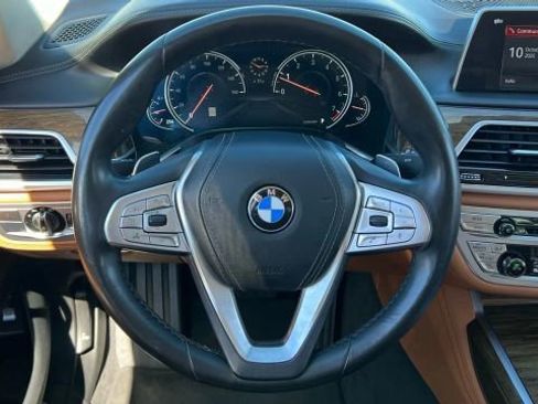 Used 2018 BMW 740i image 34
