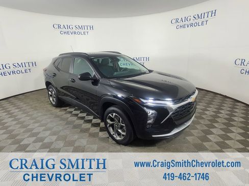 Used 2024 Chevrolet Trax LT FWD image 7