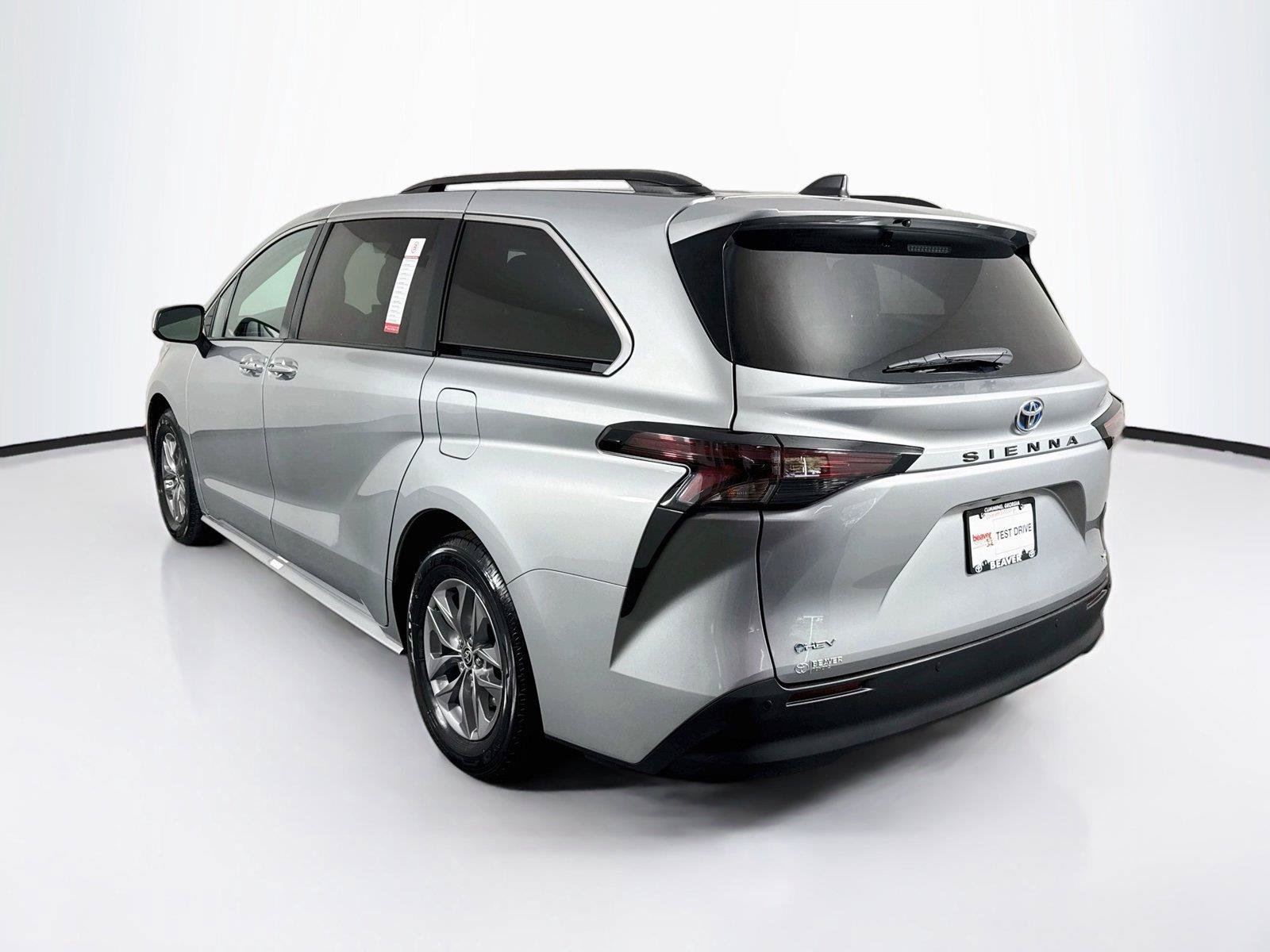 Certified 2025 Toyota Sienna XLE FWD image 13