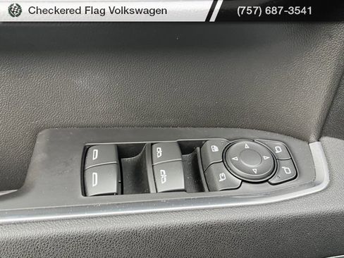 Used 2025 GMC Sierra 1500 SLT image 16