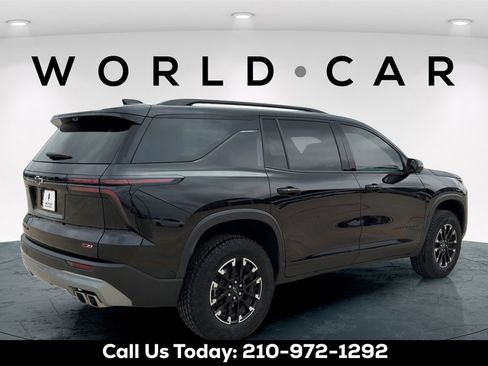 Used 2024 Chevrolet Traverse Z71 w/ Enhanced Driving Package image 3