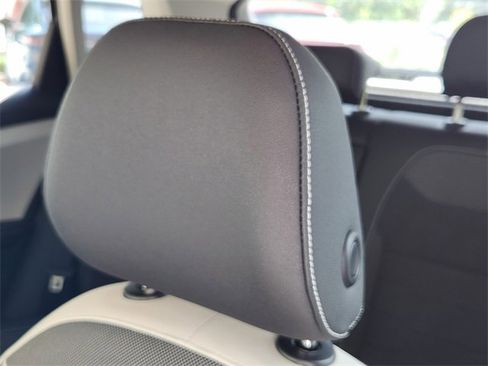 New 2025 Volkswagen Taos SE image 15