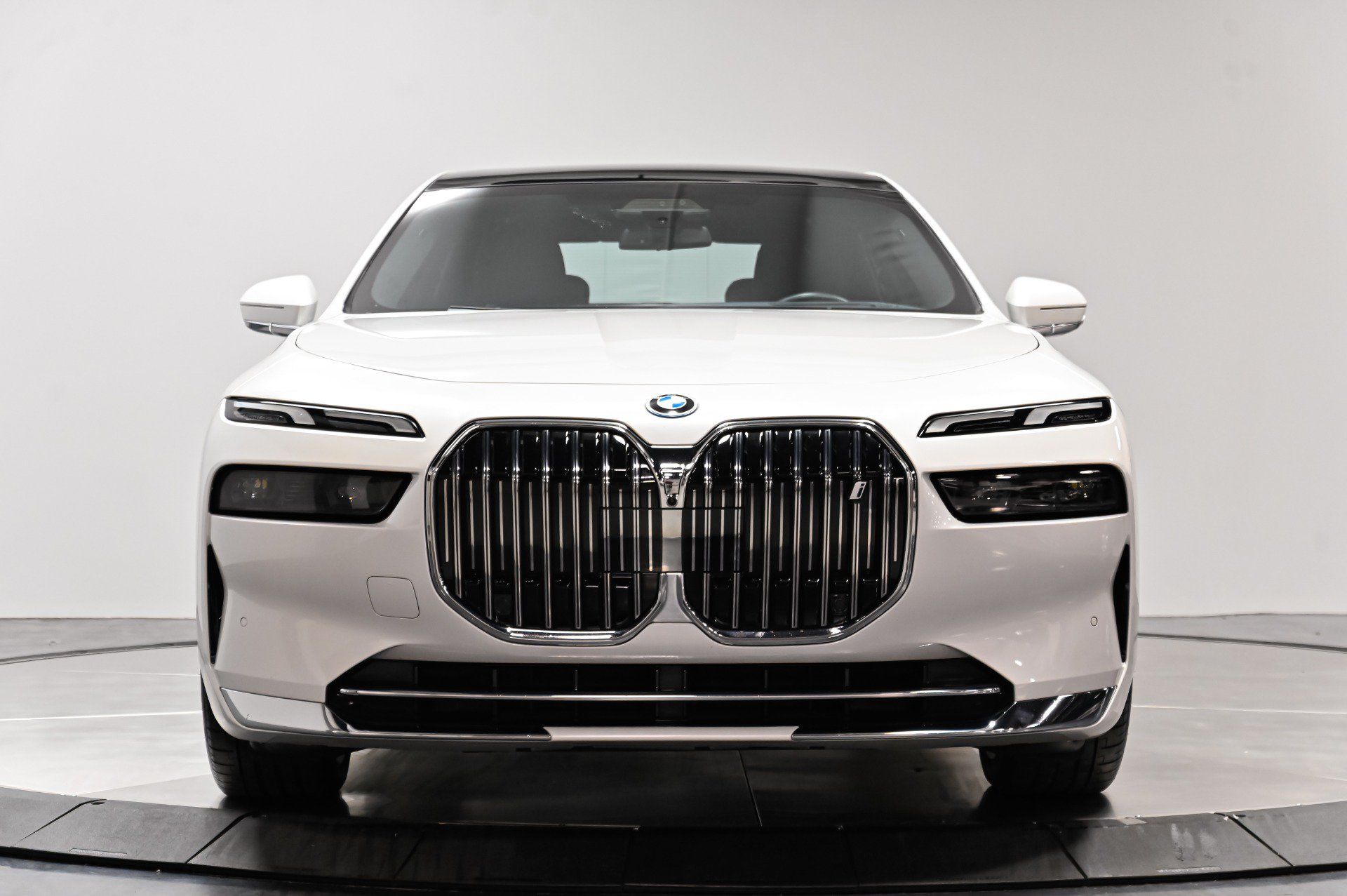 Used 2023 BMW i7 xDrive60 AWD/4WD image 25