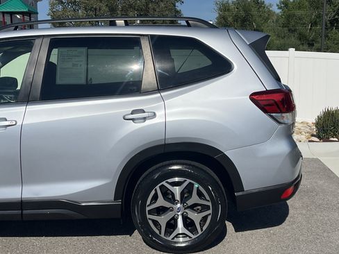Used 2020 Subaru Forester Premium w/ Popular Package #1 AWD/4WD image 4