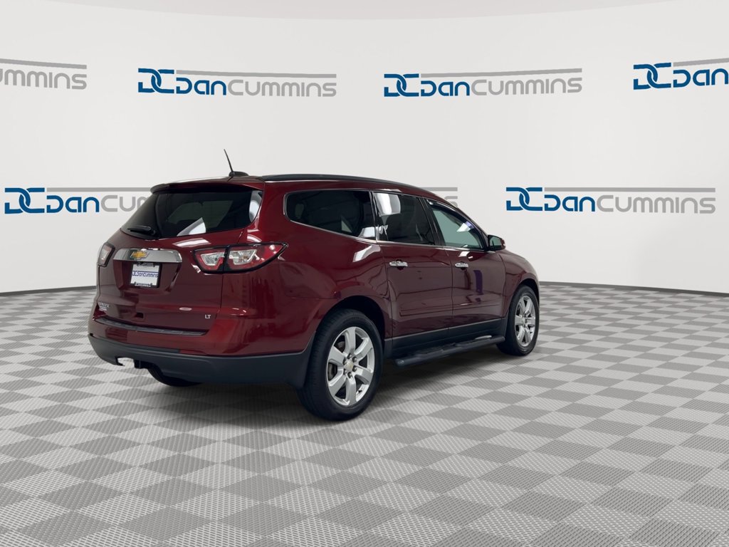 Used 2017 Chevrolet Traverse LT w/ Style and Technology Package FWD image 8