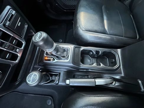 Used 2019 Jeep Wrangler Unlimited Sahara AWD/4WD image 31