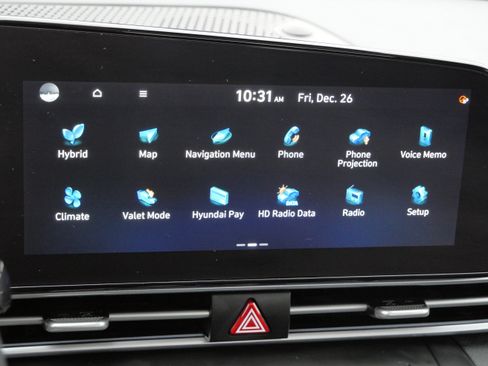 Certified 2022 Hyundai Elantra Limited w/ Preferred Accessory Package image 23