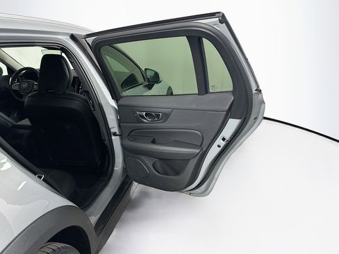 Used 2025 Volvo V60 B5 Cross Country Plus image 31