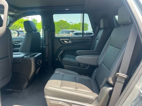 Used 2023 Chevrolet Tahoe Z71 w/ Luxury Package AWD/4WD image 12