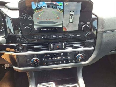 Certified 2025 Nissan Pathfinder SL FWD image 15