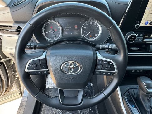 Used 2023 Toyota Highlander LE image 16