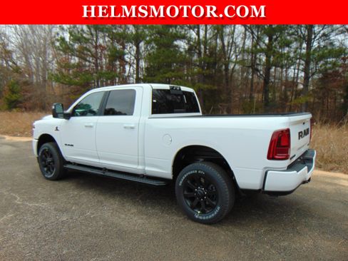 New 2026 RAM 2500 Laramie AWD/4WD image 9