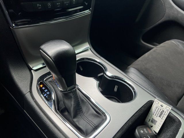 Used 2020 Jeep Grand Cherokee Altitude AWD/4WD image 16