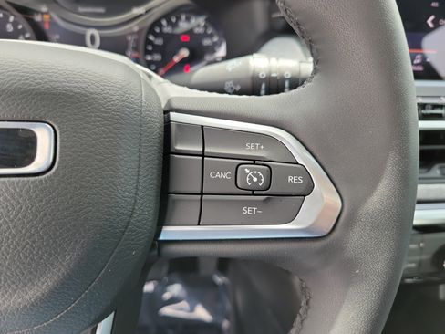 Used 2023 Jeep Compass Latitude w/ Sun and Sound Group AWD/4WD image 22