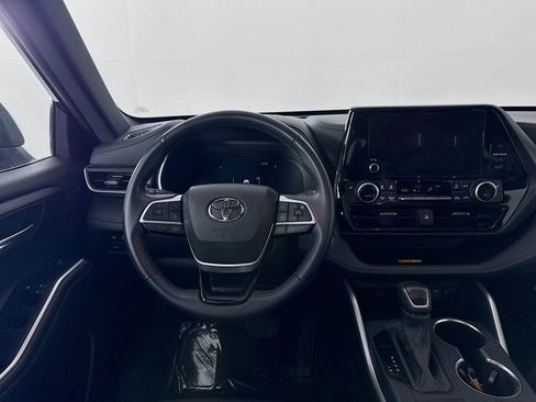 Certified 2025 Toyota Highlander XSE AWD/4WD image 22
