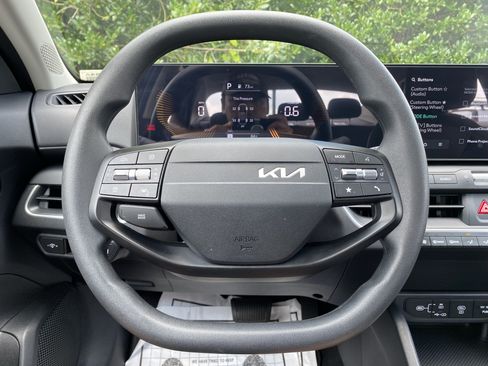 Used 2025 Kia K4 FWD image 17