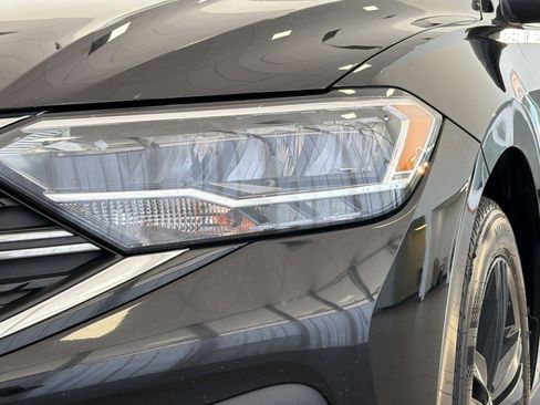 Used 2023 Volkswagen Jetta SE w/ Black Wheel Package image 11