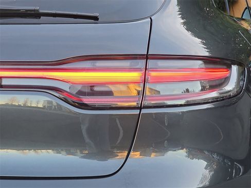Used 2023 Porsche Macan image 39