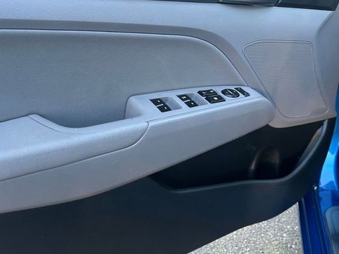 Used 2018 Hyundai Elantra SEL image 9