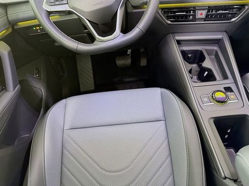 New 2026 Volkswagen Tiguan SE FWD image 23