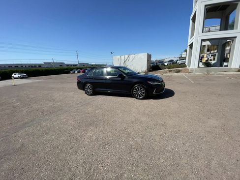 Used 2025 Volkswagen Jetta SE image 16