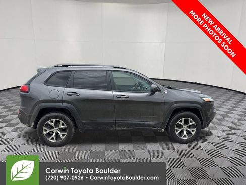 Used 2014 Jeep Cherokee Trailhawk w/ Technology Group AWD/4WD image 8