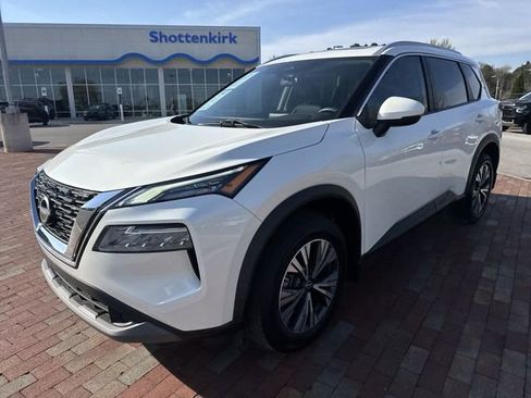 Used 2022 Nissan Rogue SV w/ SV Premium Package image 1