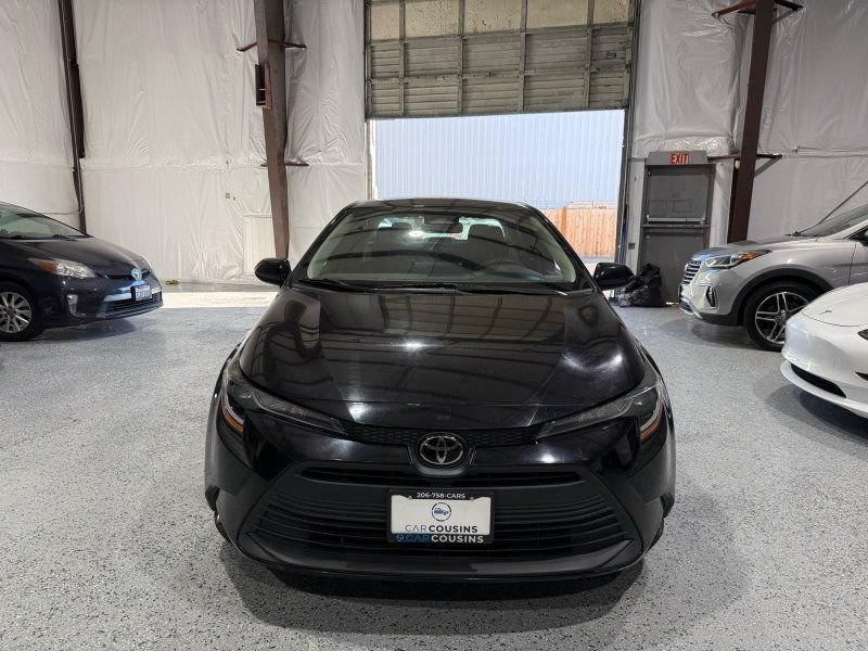 Used 2023 Toyota Corolla LE FWD image 2
