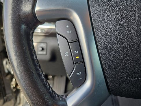 Used 2017 Chevrolet Traverse LT image 23