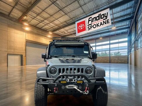 Used 2015 Jeep Wrangler Unlimited Rubicon w/ Connectivity Group AWD/4WD image 2