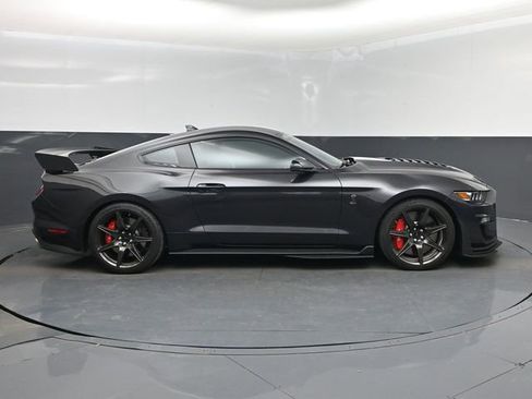 Used 2022 Ford Mustang Shelby GT500 w/ Carbon Fiber Track Pack RWD image 2