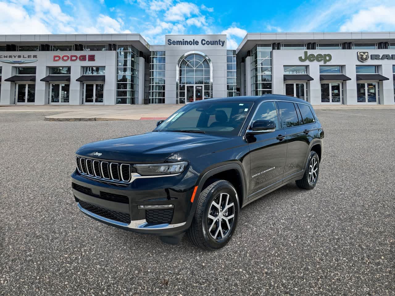Certified 2024 Jeep Grand Cherokee L Limited w/ Trailer Tow Package AWD/4WD image 3
