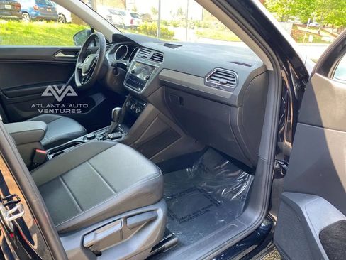 Used 2021 Volkswagen Tiguan SE image 24