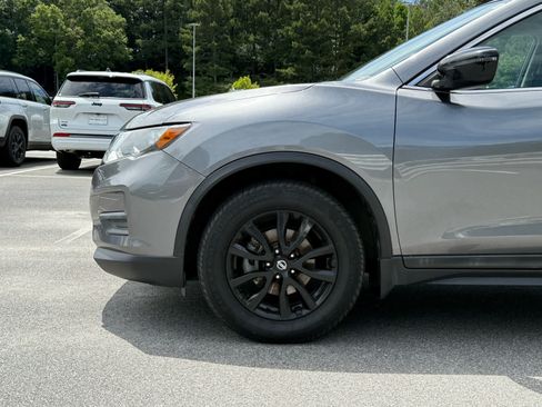 Used 2017 Nissan Rogue SV w/ Midnight Edition FWD image 11