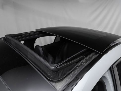 Certified 2025 Mercedes-Benz GLC 300 4MATIC image 5