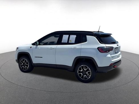 Used 2025 Jeep Compass Trailhawk AWD/4WD image 10