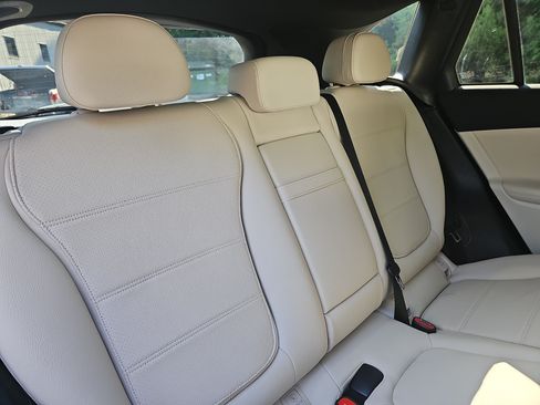 Used 2023 Mercedes-Benz GLC 300 4MATIC image 13