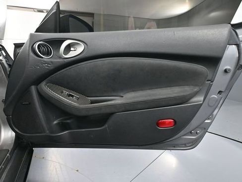 Used 2009 Nissan 370Z Touring RWD image 33