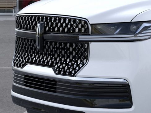 New 2026 Lincoln Navigator L Reserve AWD/4WD image 17