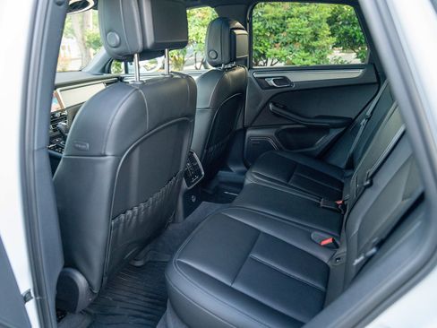 Certified 2026 Porsche Macan AWD/4WD image 23