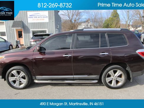 Used 2012 Toyota Highlander Limited w/ Tow Pkg AWD/4WD image 3