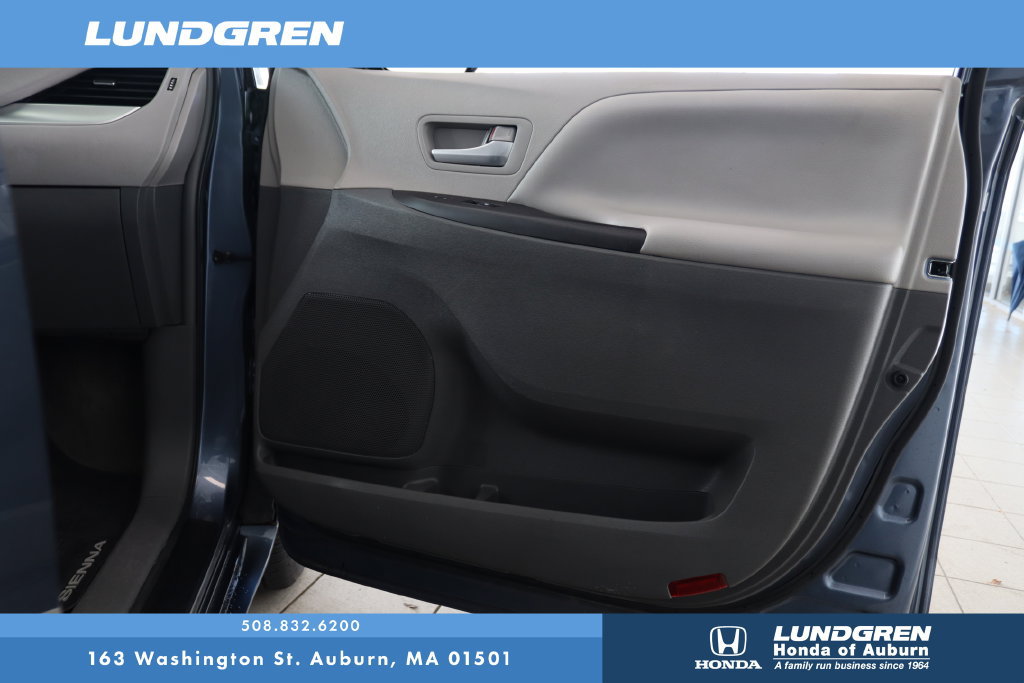 Used 2017 Toyota Sienna LE AWD/4WD image 15