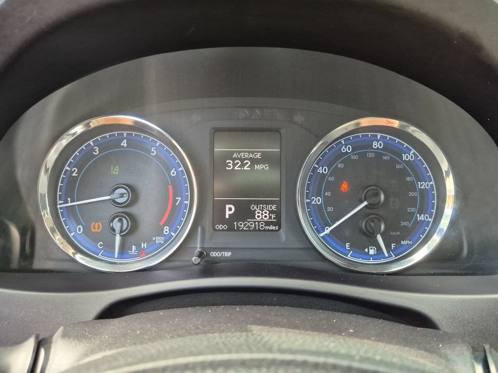 Used 2018 Toyota Corolla LE FWD image 19