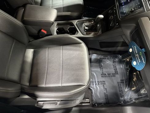 Used 2021 Volkswagen Tiguan SE image 28