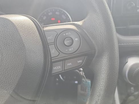 Used 2021 Toyota RAV4 LE FWD image 25