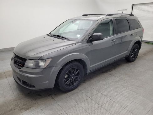 Used 2020 Dodge Journey SE w/ Blacktop Package image 2